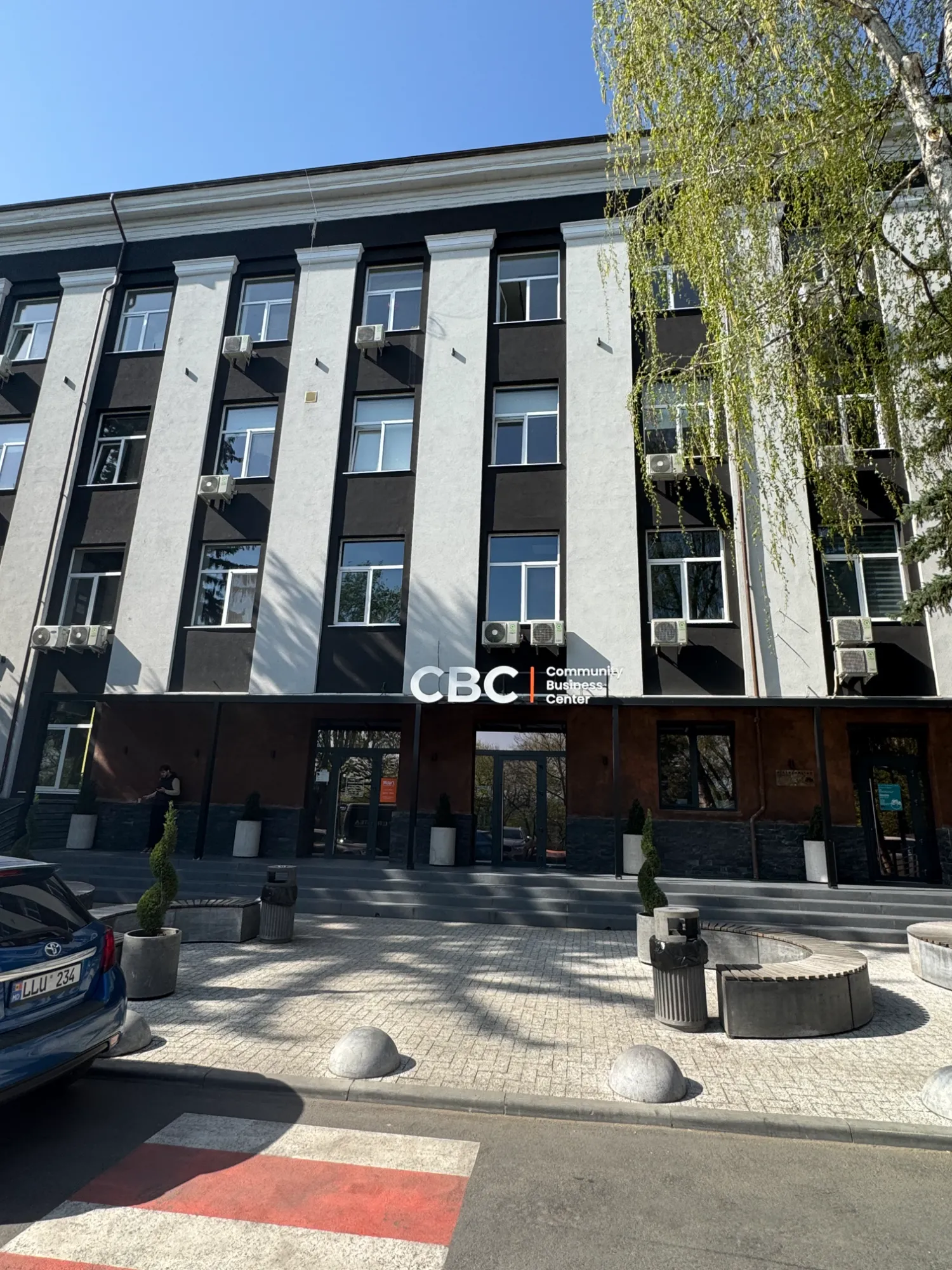CBC Community Business Center — ferestre instalate